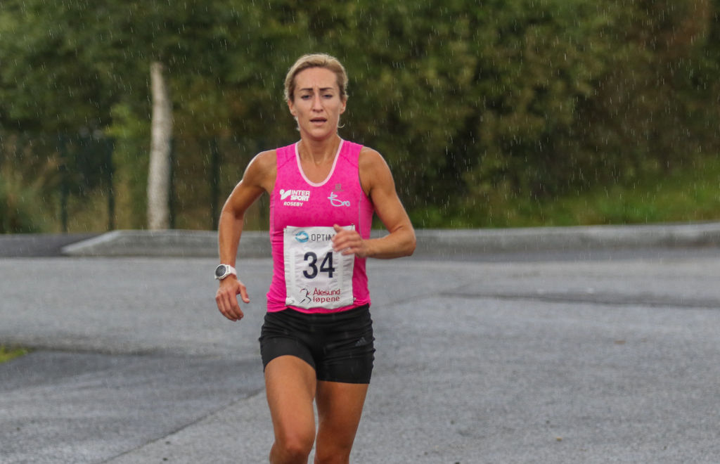 Helene Herje Ellingsen mot mål i Spjelkavik på sin 10 km. Foto: Martin Hauge-Nilsen