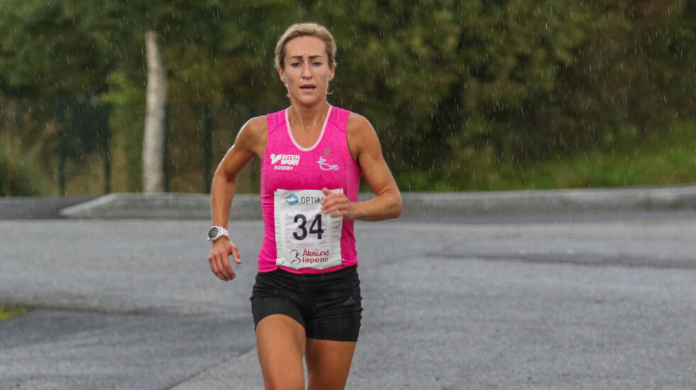 Helene Herje Ellingsen mot mål i Spjelkavik på sin 10 km. Foto: Martin Hauge-Nilsen