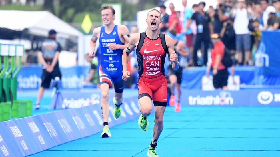 Tyler Mislawchuck hadde en rask spurt og avgjorde mot Casper Stornes på oppløpet. (Foto: Delly Carr/ITU)