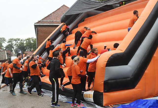 Regn. Det perfekte været når løpet går under navnet CrazyRace. Deltakerne var fullstendig gjennomvåt allerede etter 100 m og første hinder var passert. (Alle foto: Bjørn Johannessen)