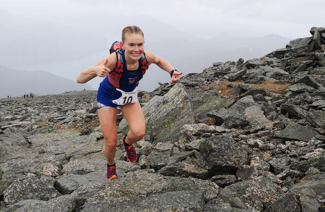Karoline Holsen Kyte kom først til mål førre gongen Skåla Opp vart arrangert, i 2019. Ho er òg den største favoritten i år. (Foto: Christian Prestegård)