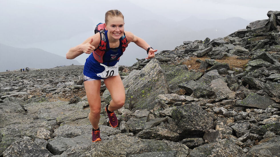 Karoline Holsen Kyte opp mot Skålatårnet i suveren ledelse. (Foto: Christian Prestegård)