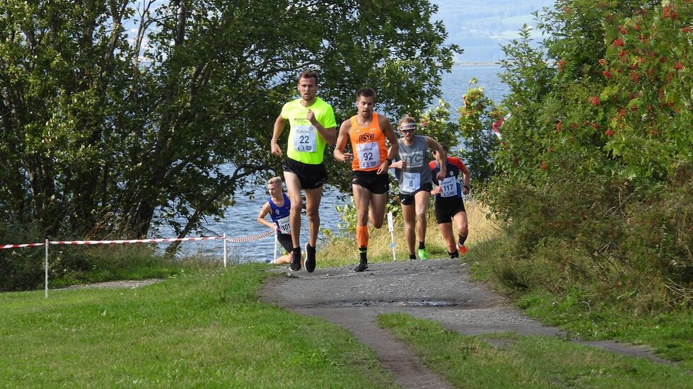 Tetkampen på Domkirkeodden i Hamar under fjorårets vellykkede premieren på Tour of Mjøsa. (Foto: Stein Arne Negård)