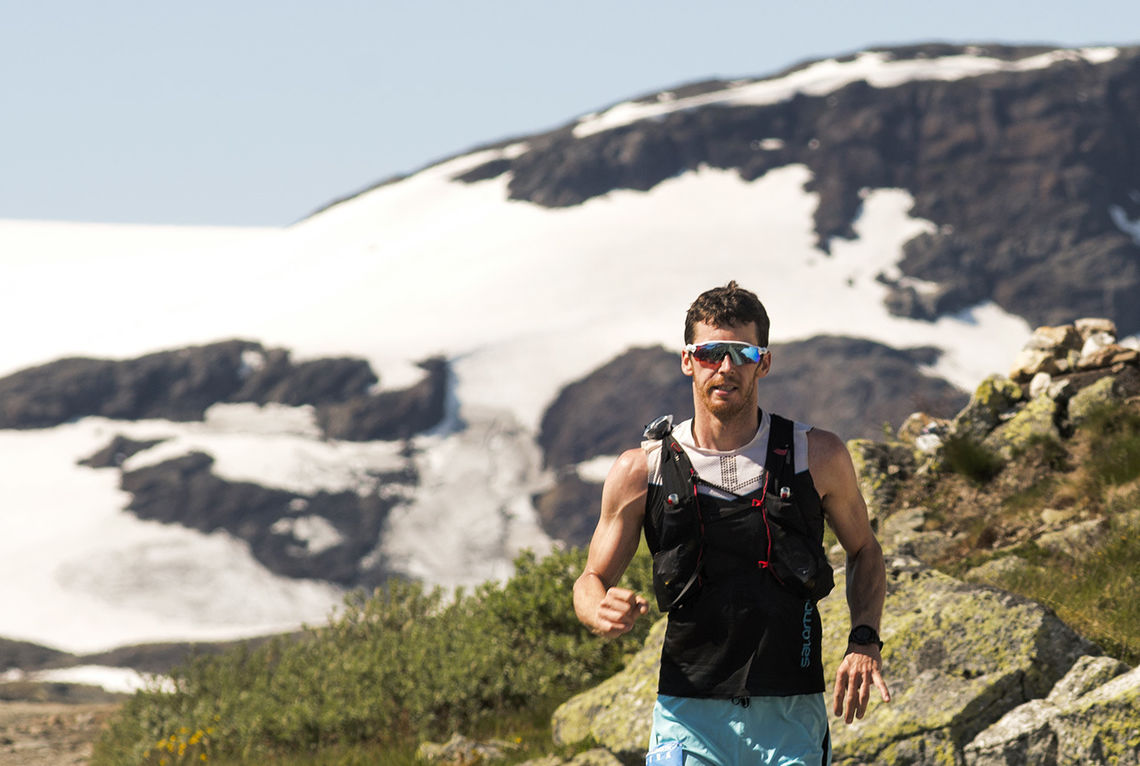 Som fjelløper har Askild Vatnbakk Larsen som hovedmål å være med på nye løp og oppleve ny natur. I juli vant han den første utgaven av det 100 km lange Hardangerjøkulen Ultra. (Foto: Kai-Otto Melau/Xtremeidfjord)