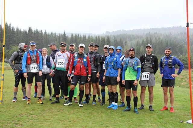 Starten på den lengste løypa, 43 km. Som vi ser av antrekkene var det en våt dag. (Arrangørfoto)