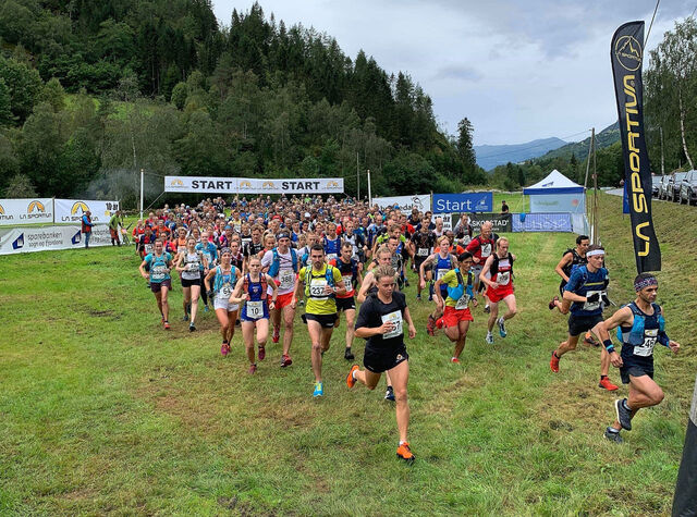 I år får vi ikke se noe lignende av dette i Loen. Starten på fjorårets La Sportiva Skåla Opp. (Foto: Johanne Heggheim)