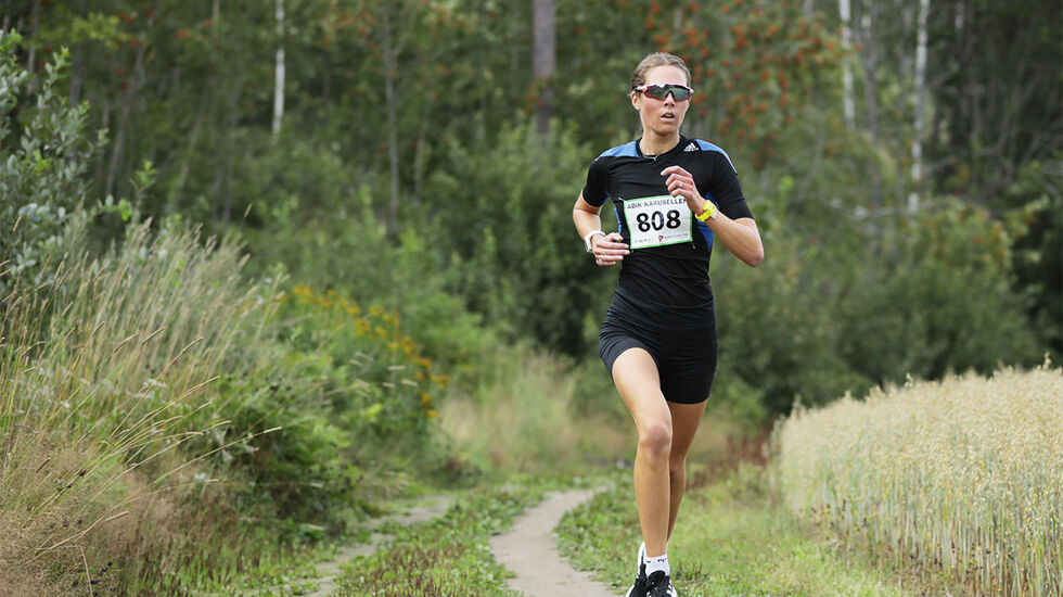 Karoline Næss som løper for Ull/Kisa tok en klar seier i det det femte løpet i ABIK-karusellen. (Foto: Bjørn Hytjanstorp) 