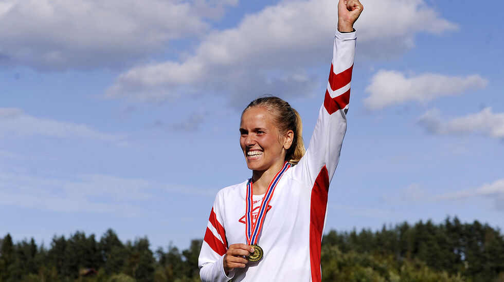 Alene på premiepallen: Sara Årsvoll Svarstad