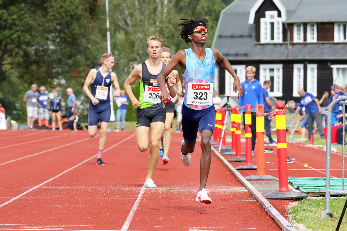 Den aller raskeste i forsøksheatene på 800 meter var Runars Abdullahi Dahir Rabi, nesten 2 sekunder foran Sigurd Tveit fra Kristiansand.