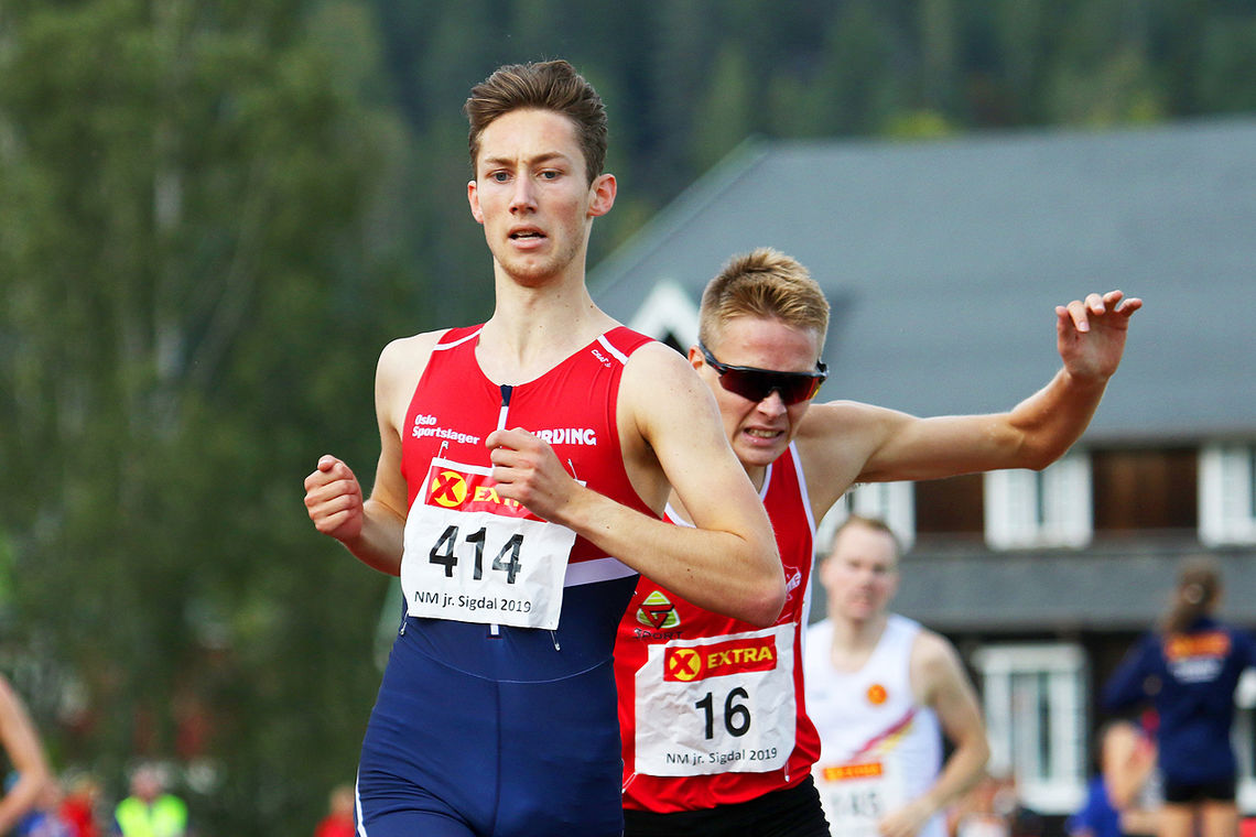 Didrik Hexeberg Warlo kontrollerer inn til gullet på 1500 meter