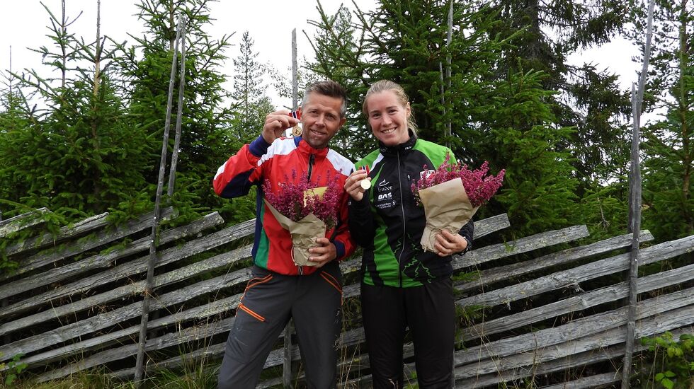 Myrtrampen og KM-vinnere for Hedmark i H21 og D21 Kenneth Bilstad, Vang OL og Emilie Westli Andersen, Løten OL. (Foto: Stein Arne Negård)