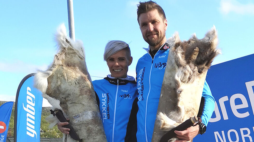 Ekteparet Siril og Thomas Pettersen Hammari, fra Nordlysbyen Sykkel, vant årets utgave av Bingesrittet. (Foto: arrangøren)