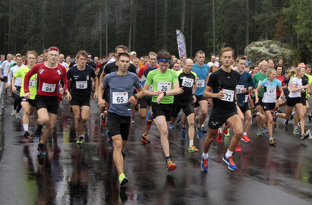 Det ble nok en deltakerrekord i Sørdalskarusellen på Lillehammer med 217 løpere på startsreken. Geir Steig (65) var i tet allerde ved start, og vant sitt 8. løp i Sørdalskarusellen i år av 8 mulige.