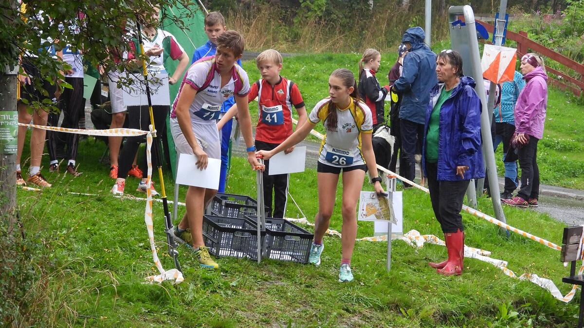 Klare til start i prolog Mats Lindaas 71 og Birgit Dorthea Kleppa Madslien 26