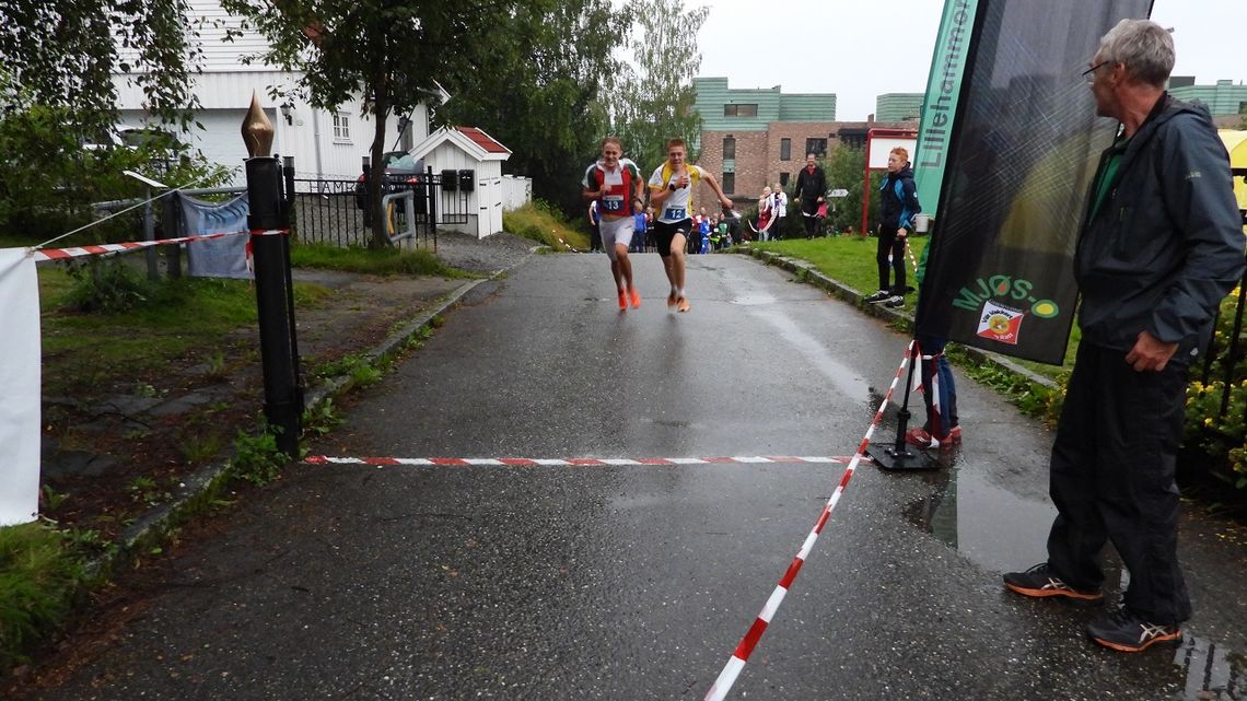 Spurtoppgjør H15-20 A-finale mellom Even Lindaas (til v.) og Sander Tonjer Fingarsen. (Foto: Stein Arne Negård)