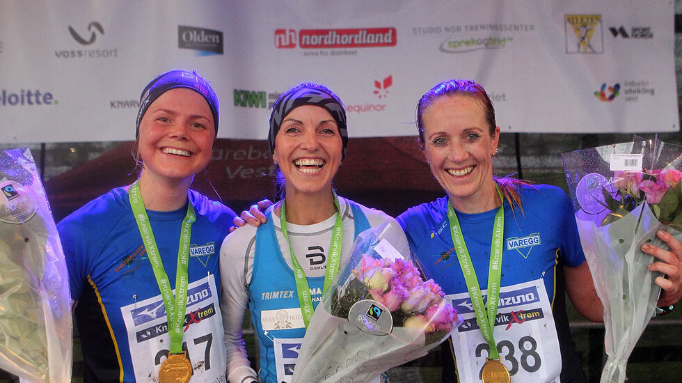 Premiepallen for langløypen: Hilde Fenne, Anita Iversen Lilleskare og Sara-Rebekka Færø Linde