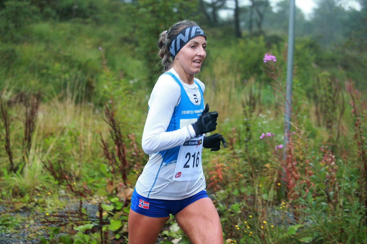 Lang_Anita_Iversen_Lilleskare_i_tet_2km_1280_AZ3T2600