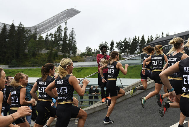 Toughest arrangeres i områdene rundt Holmenkollbakken. Her har starten for eliteklassen for kvinner gått. (Foto: Bjørn Johannessen)