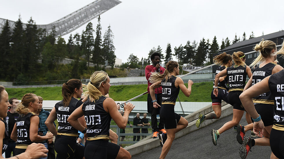 Toughest arrangeres i områdene rundt Holmenkollbakken. Her har starten for eliteklassen for kvinner gått. (Foto: Bjørn Johannessen)