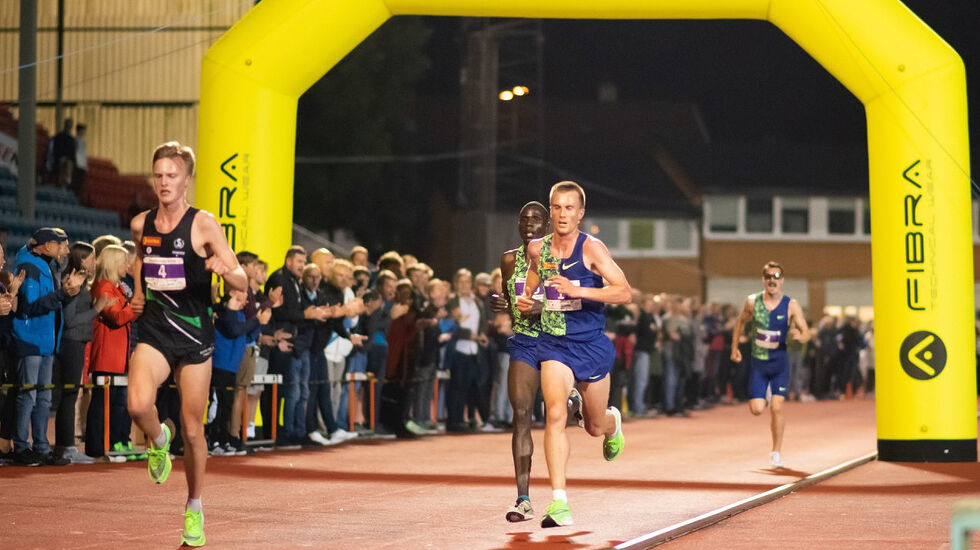 Sondre Nordstad-Moen satte norsk rekord på 10 000 meter på  Stadionmila i fjor, der bilder er fra. I år skal han prøve å sette europerisk rekord på timesløp. (Foto: Anders Jensen / Kristiansand Løpeklubb) 