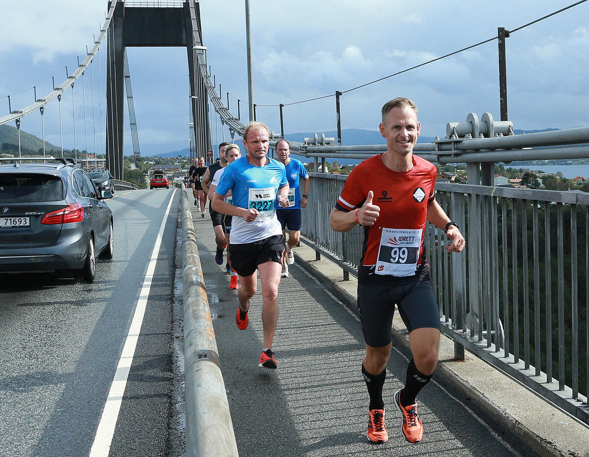Halv_Hagelsundbroa_biler_1280_