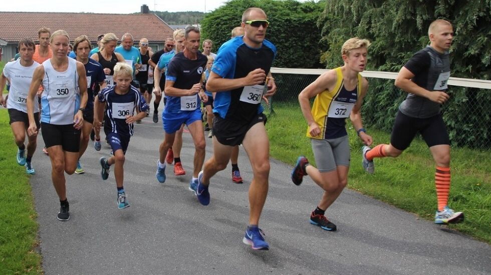 Fellesstart 6.5 km og 12 km i årets Tysåsen Rundt (Foto: Henrik Kofoed Nielsen/IL Express)