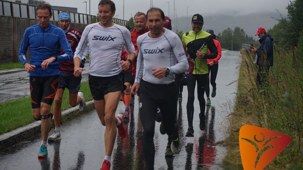 12 løpere er i gang i det nye løpet fra Asko i Brumunddal. (Foto: Kristian Dillerud)
