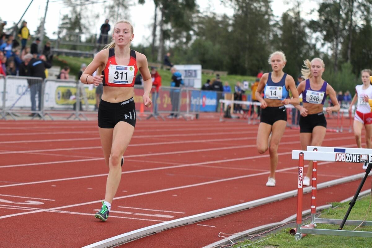 IMG_3004_J17-J1819-3000_Thea_Austbø_med 500_meter_langspurt_1_runde_igjen (1280x853)