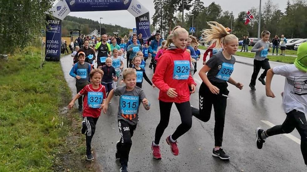 Fra starten på 2,5-kilometeren som for det aller meste gikk i terrenget. (Arrangørfoto)