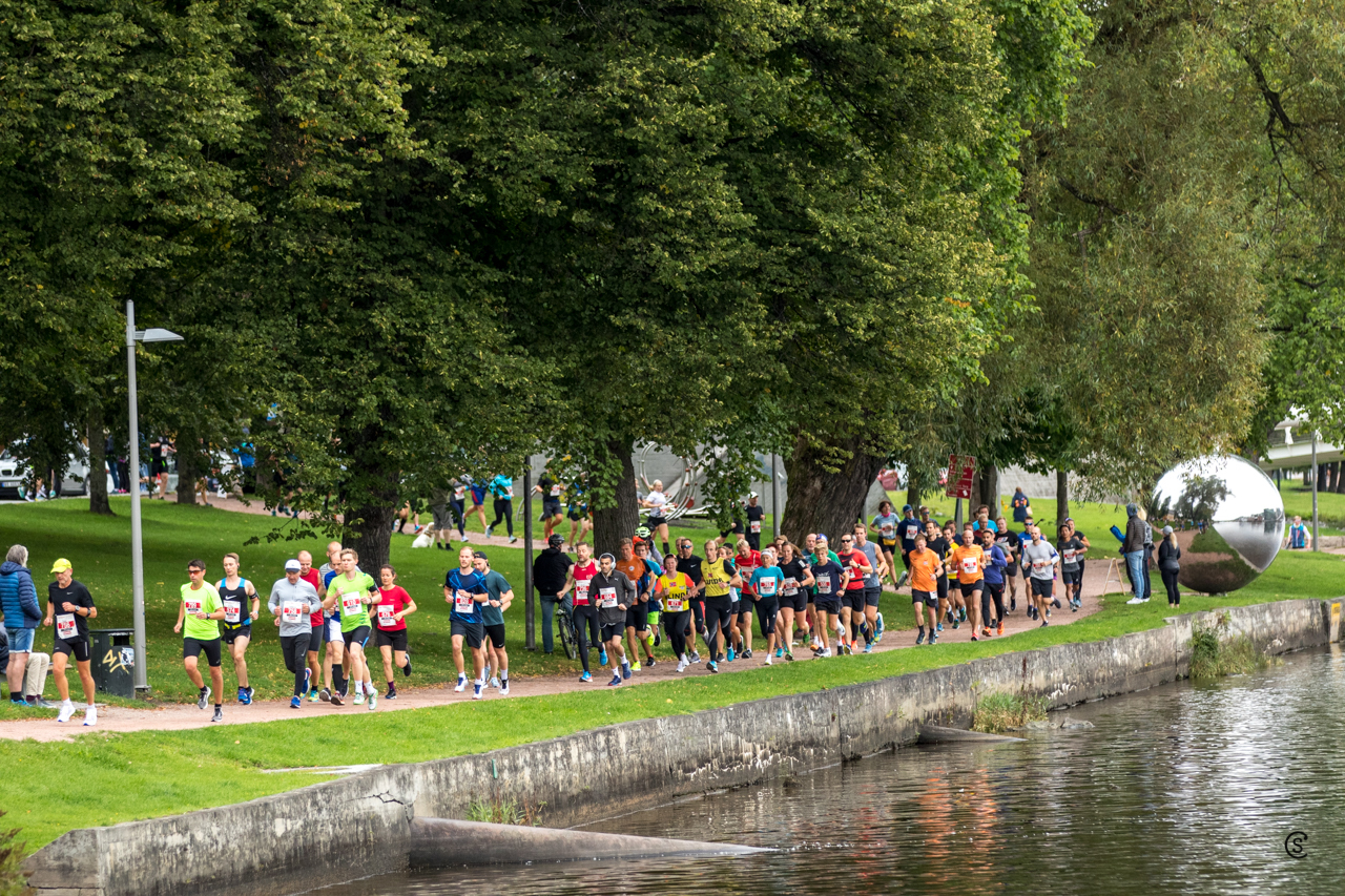 Stort betre folkehelsetiltak enn nydelege turvegar, som denne langs Drammenselva, er det ikkje så lett å oppdrive. (Foto: Sylvain Cavatz)