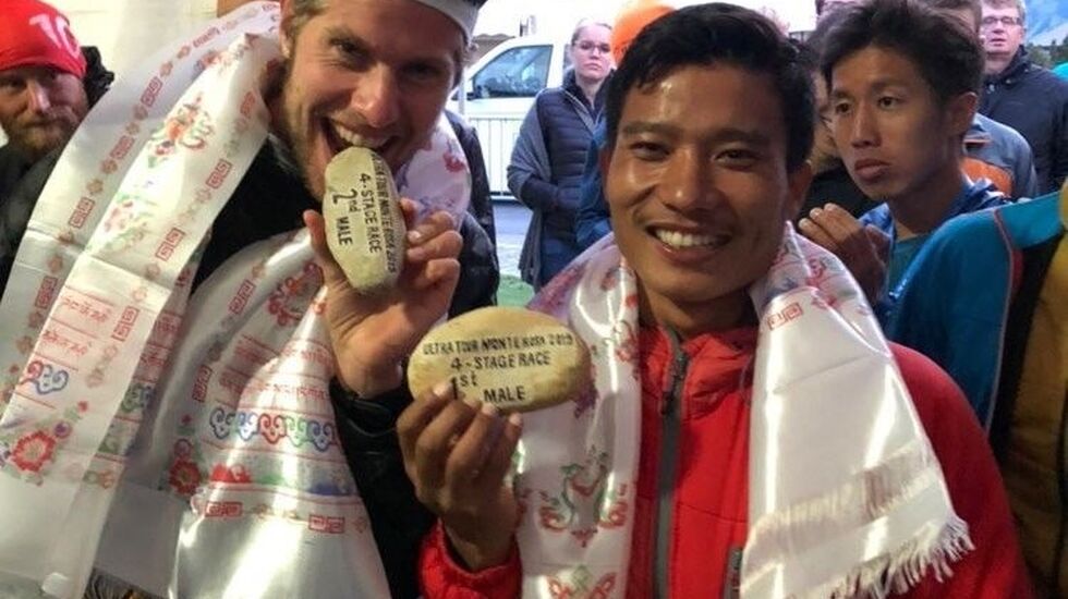 Hans Kristian Smedsrød og vinneren Bikash Tamang fra Nepal. (Privat foto)
