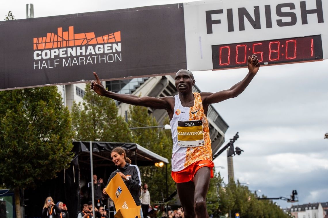 Geoffrey Kamworor som i sin tid satte verdensrekord på halvmaraton, er den største stjernen på det kenyanske maratonlaget til VM. (Foto: CPH Half 2019)