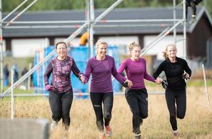 Team BASH - Bente, Anna, Silje og Heidi - i farta! (Foto: Lars Bryhn Nyland)