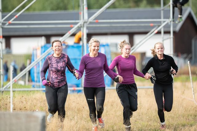 Team BASH - Bente, Anna, Silje og Heidi - i farta! (Foto: Lars Bryhn Nyland)