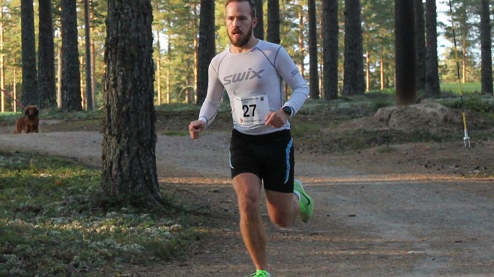 Mats Emil Sand ved Lierdammen 1 km ut på førsterunden i tirsdagens løp. (Foto: Per Inge Vaaje)