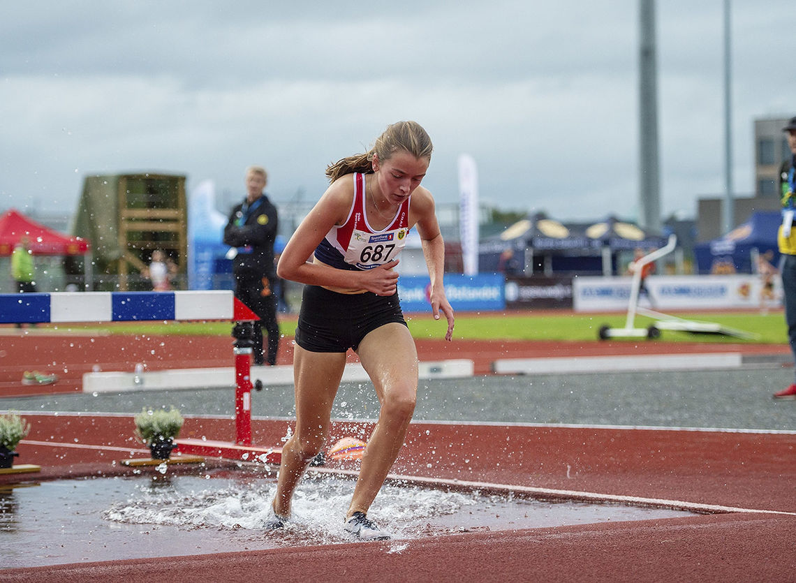 Sigrid Alvik har i sommer gjort det særlig bra på hinder, og her ser vi henne under UM der hun tok gull på 1500 m hinder. (Foto: Samuel Hafsah) 