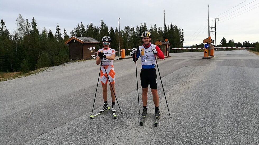 Pål Åge Joten og Ola Snellingen fit for fight på Budorvegen torsdag. (Foto: Trond Ole Myrvold)