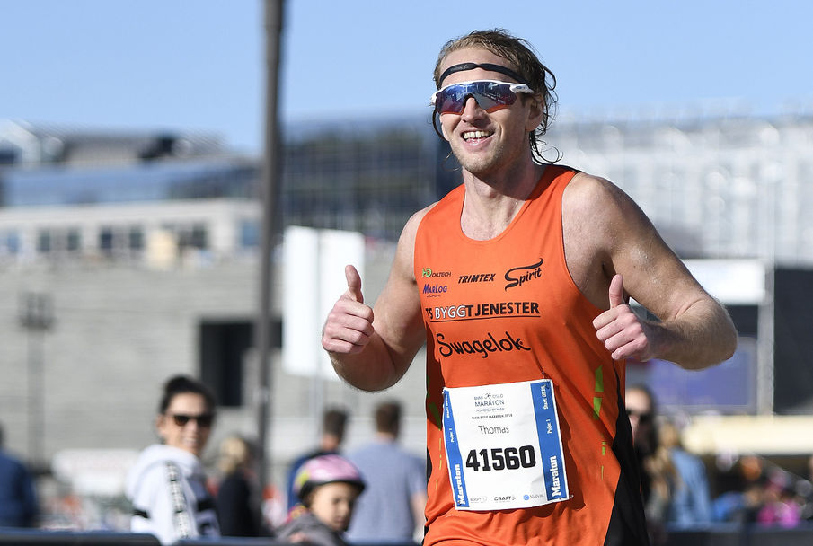 Thomas Asgautsen satte ny pers og vant Oslo Maraton. (Foto: Bjørn Johannessen)