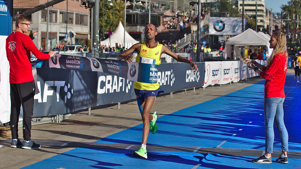 Weldu Negash Gebretsadik vant 10 km uten å ta ut alt. Nå er det VM på maraton som er viktigst. (Foto: Per Inge Østmoen)