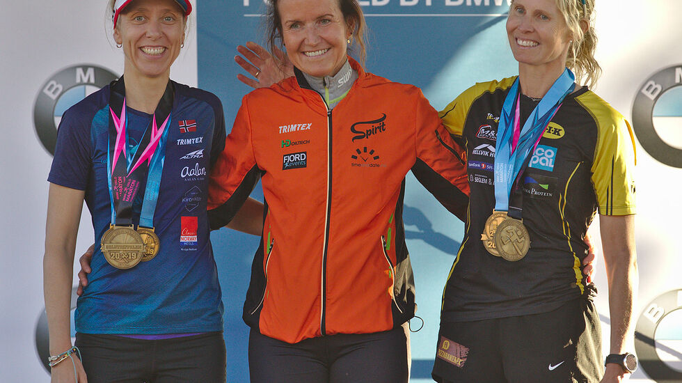 Pallen i kvinneklassen etter Oslotrippelen består av Lena-Britt Johansen (2. plass), Anja Kristin Lindanger og Kirsi Johnsen Skåtøy. (Foto: Per Inge Østmoen)
