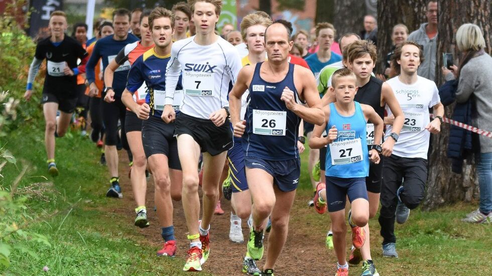 Fra starten av Schjongstesten i 2017 med årets 2. og 3. mann, Robert Hansen (26) og Daniel Olsen (23) langt framme også den gang. (Foto fra Schjongsløpenes facebookside) 