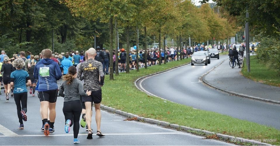 H.C. Andersen Marathon har start og mål ved Odense Idrettspark og går på brede gater gjennom sentrale deler av Odense by (Foto: Flemming Wedell)
