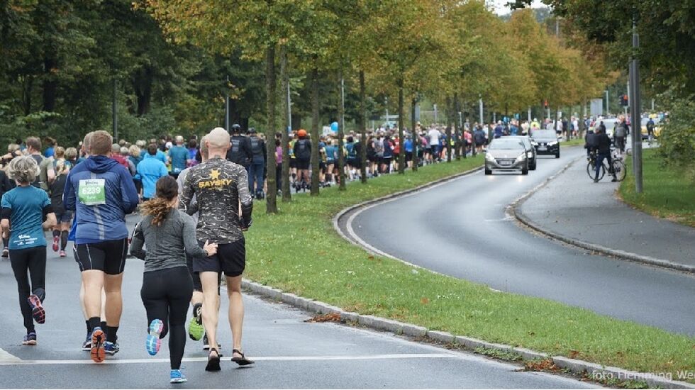 H.C. Andersen Marathon har start og mål ved Odense Idrettspark og går på brede gater gjennom sentrale deler av Odense by (Foto: Flemming Wedell)