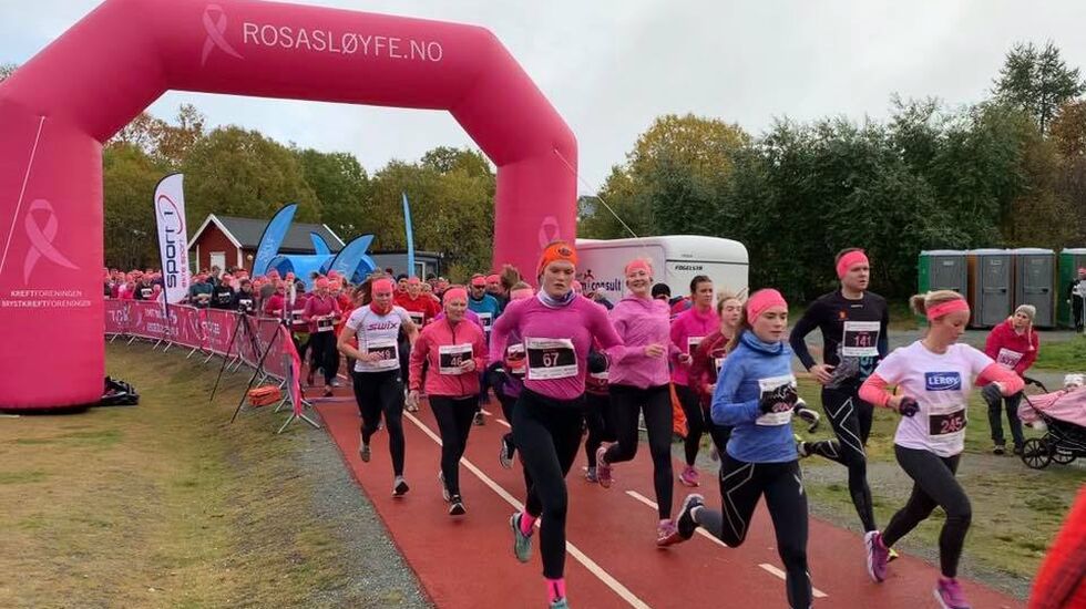 Trømsø var først ute av Rosa Sløyfe-løpene. Her fra starten på langløypa. (Arrangørfoto)