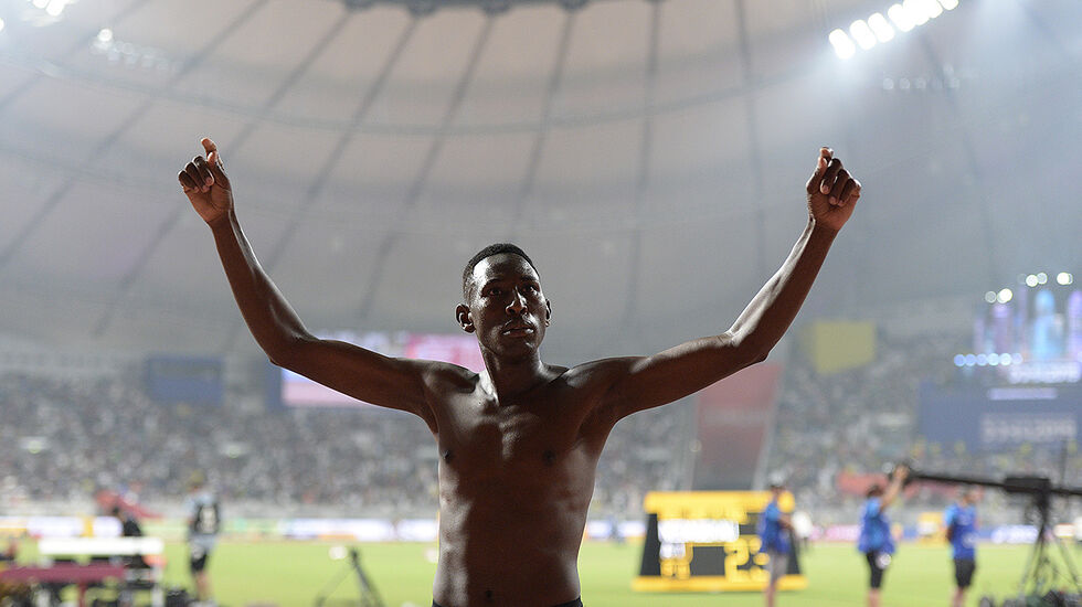 Conseslus Kipruto fra Kenya var igjen konge på hinderhaugen. (Foto: Bjørn Johannessen) 