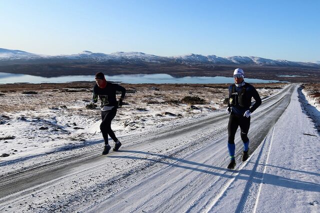 De to klart beste på den nye ultradistansen fra Bygdin til Skåbu, Paul Raistrick (til v.) som til slutt var tre og et halvt minutt foran Øystein Pettersen. (Foto: Linda Aulie Åsen)