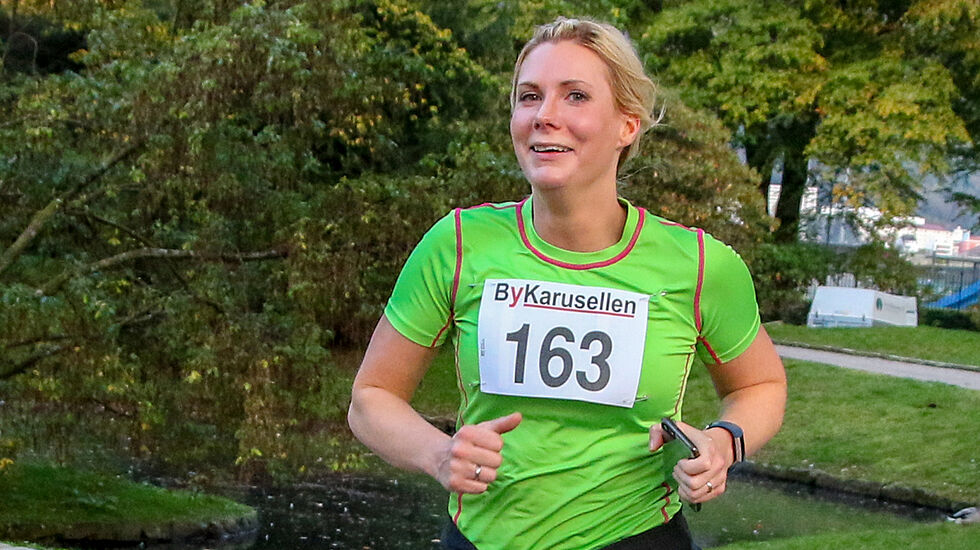 Frida Fjeldstad i fint driv gjennom Nygårdsparken i det andre løpet i Bykarusellen