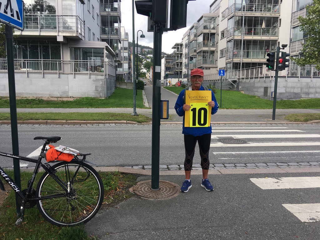 Korrekte løypelengder er viktig for mange. Her er vår løypemålesjef Vidar Dvergedal under løypemålingen på et løp tidligere i år. Målingen var korrekt, men løypa dessverre feilmerket.