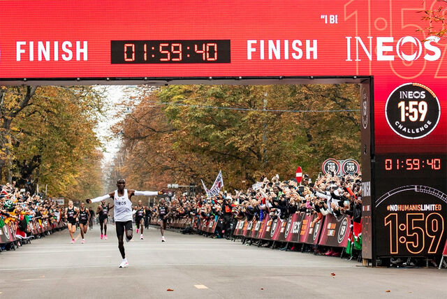 Eliud Kipchoge klarte å bryte 2-timersgrensa med nesten 20 sekunders margin. (Foto: INEOS 1:59 Challenge)