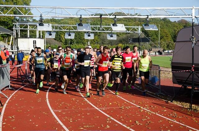 Fra starten av årets Göteborg Marathon på Slottsskogsvallen (Foto: Mölndals Fotoklubb/Karin Hansen, Sara Lennartsson)